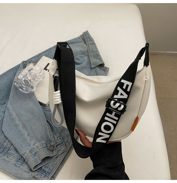 帆布包包女2024新款春夏季百搭饺子包休闲运动宽带单肩斜挎包女包详情21