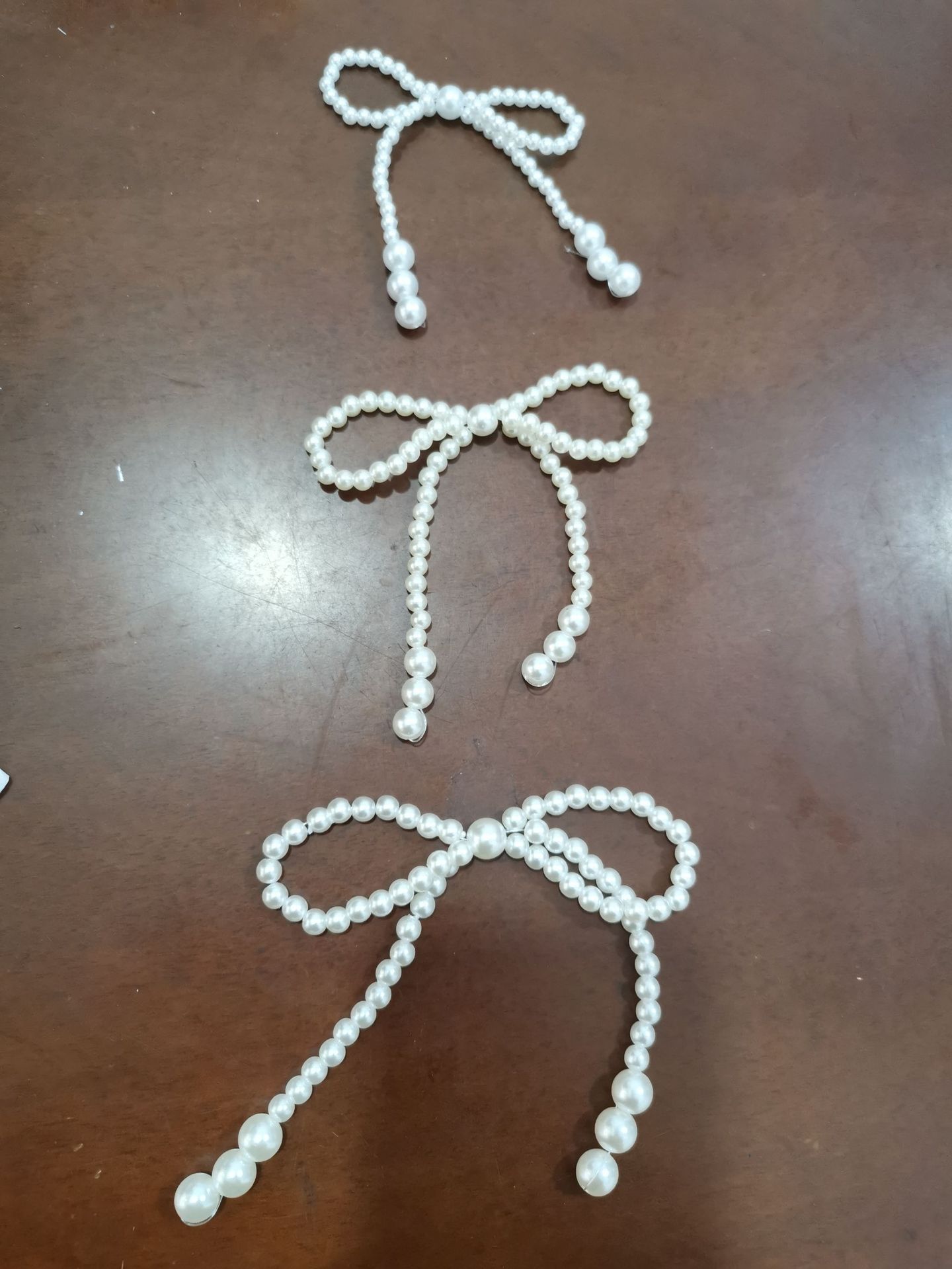 In-stock pearl bow floral art, hand-woven bouquets, pearl chain accessories, baking packaging materials, gift decorations pic 5