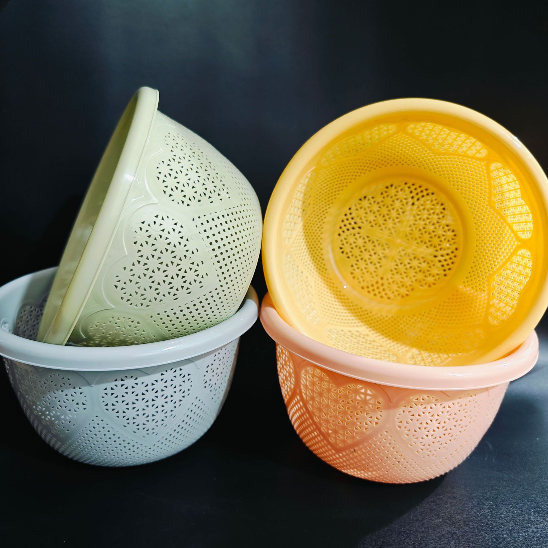 【 Zone 2-2 】 Deep Heart Lily, 200 yuan per piece. Deep heart lily, round thin basket, draining basket, kitchen plastic thickened vegetable washing basket, 2 yuan wholesale supply pic 4