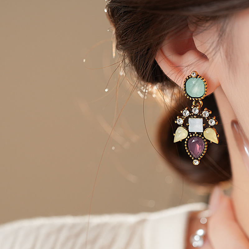 银针欧美夸张树脂镶钻花朵耳钉时尚小众设计感耳环轻奢高级感耳饰详情8