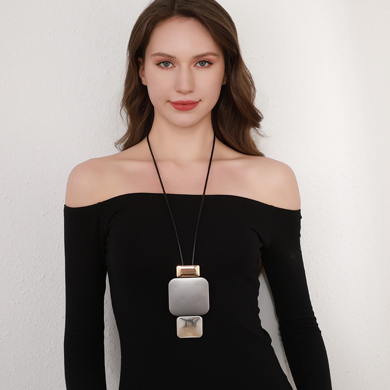 跨境新款长项链女士设计感几何金属吊坠首饰毛衣链高级感批发专供详情4