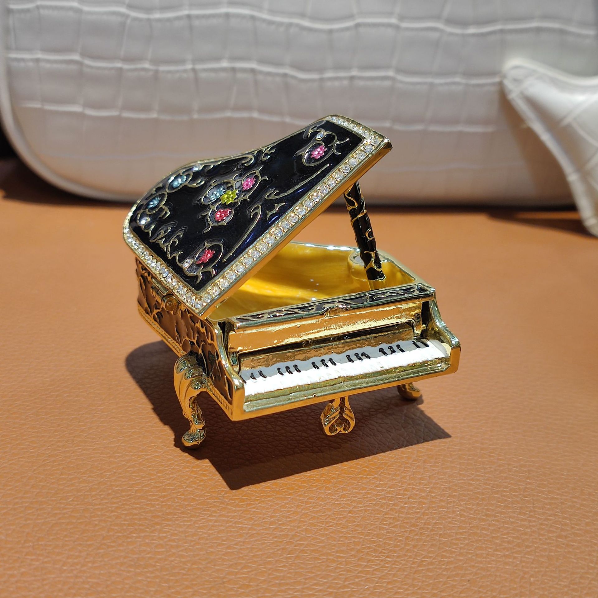 Metal enamel painted and diamond-encrusted piano small ornaments for sale, wholesale of small gifts, creative home desktop, light luxury decoration pic 11