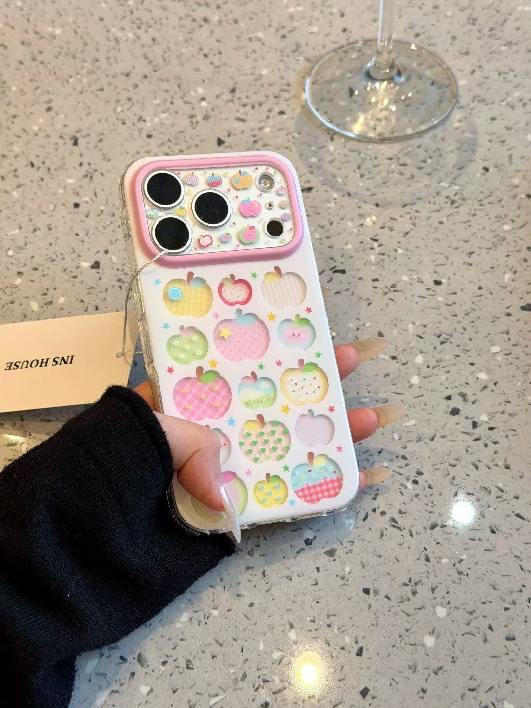 Применительно к идеям iPhone17PRO ручной раковины, выгравированной в форме яблока на 16/15, можно использовать для защиты от падения pic 3