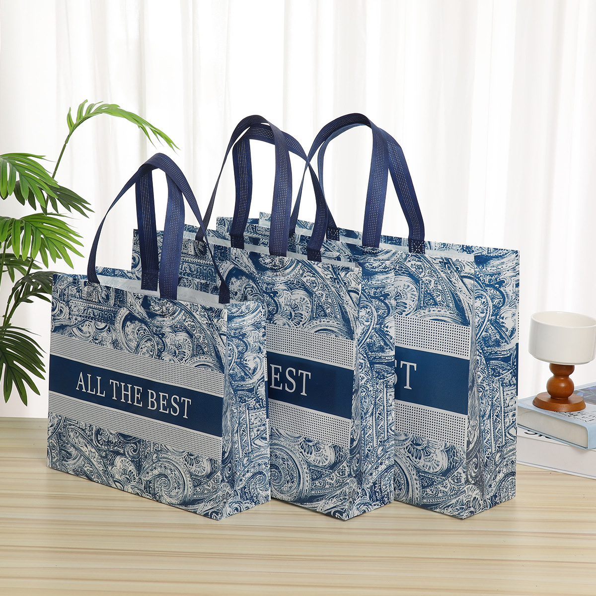 亚马逊跨境现货批发 圣诞时尚覆膜无纺布袋 购物手提袋 防水收纳袋 环保耐用详情11