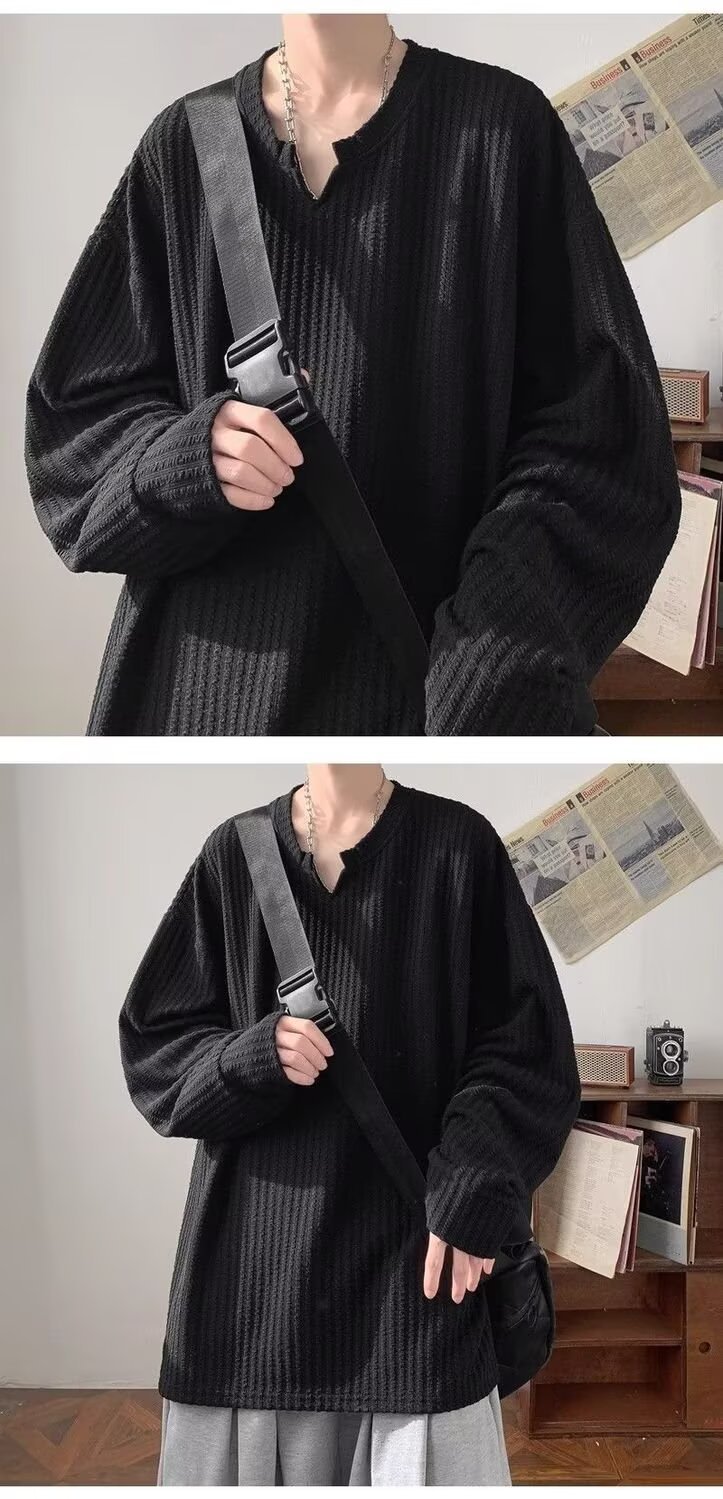 Textured V-neck long-sleeved T-shirt for men, a loose and heavyweight top from a trendy brand for spring and autumn. It exudes a cool and sophisticated vibe, paired with a base layer pic 12