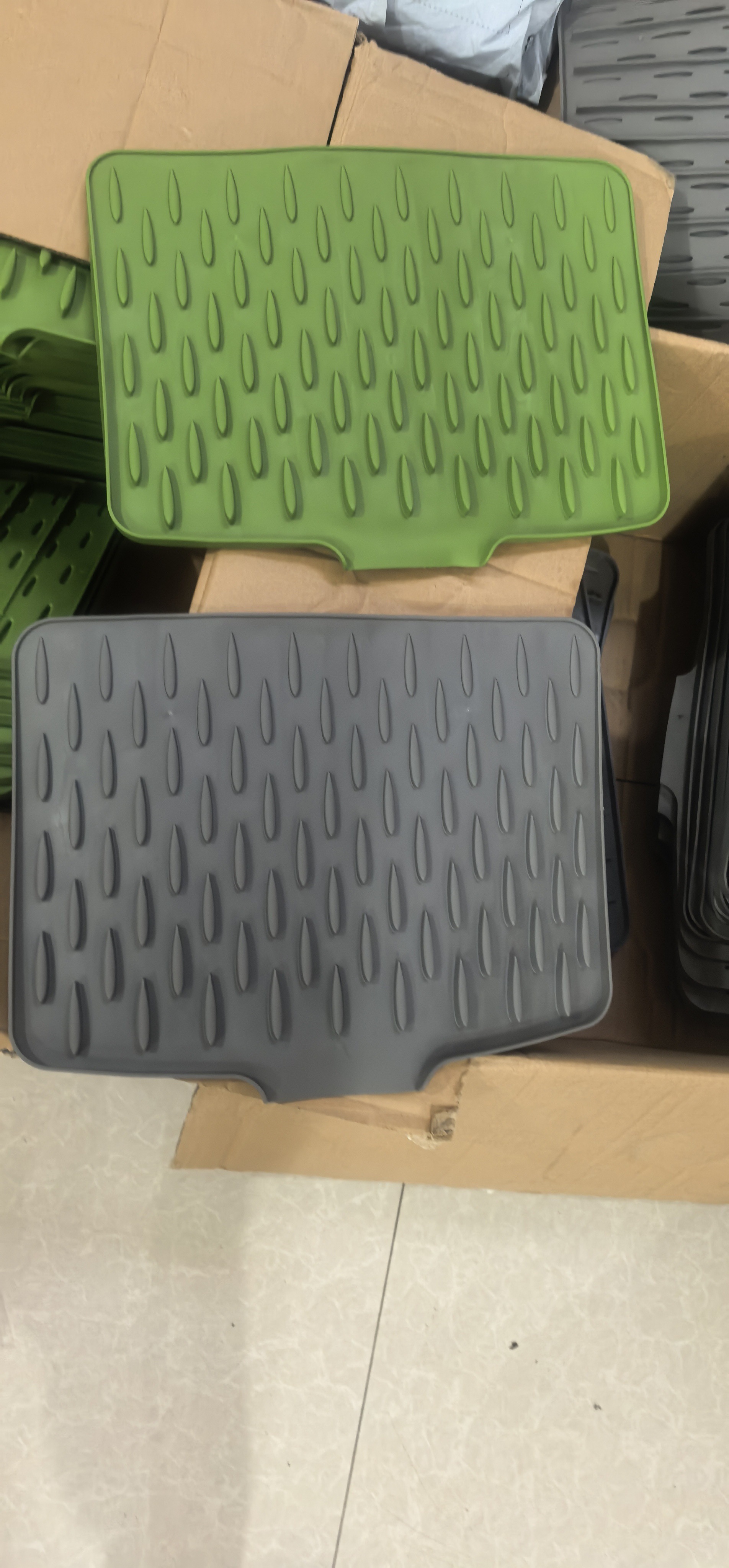 Silicone water-draining pad for countertop slope, kitchen heat-resistant and heat-insulating pot pad, thickened countertop pad, anti-slip cutting board fixing pad pic 4