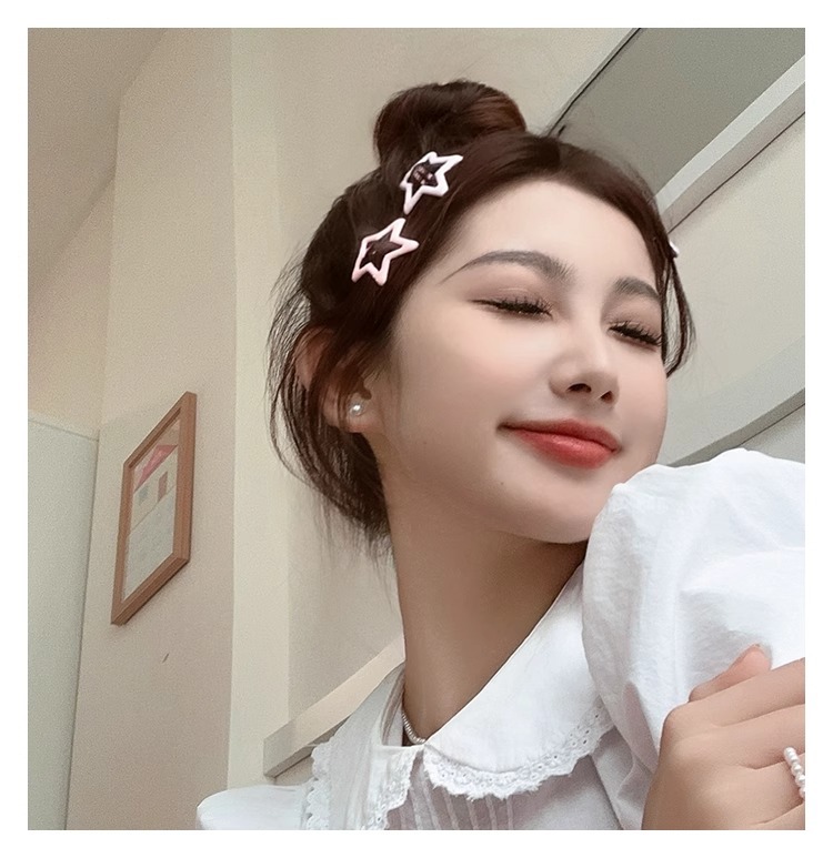 2024年新款儿童五角星星发夹 碎发BB夹子 前额侧边刘海夹 女头饰 发卡 温馨可爱设计
详情10