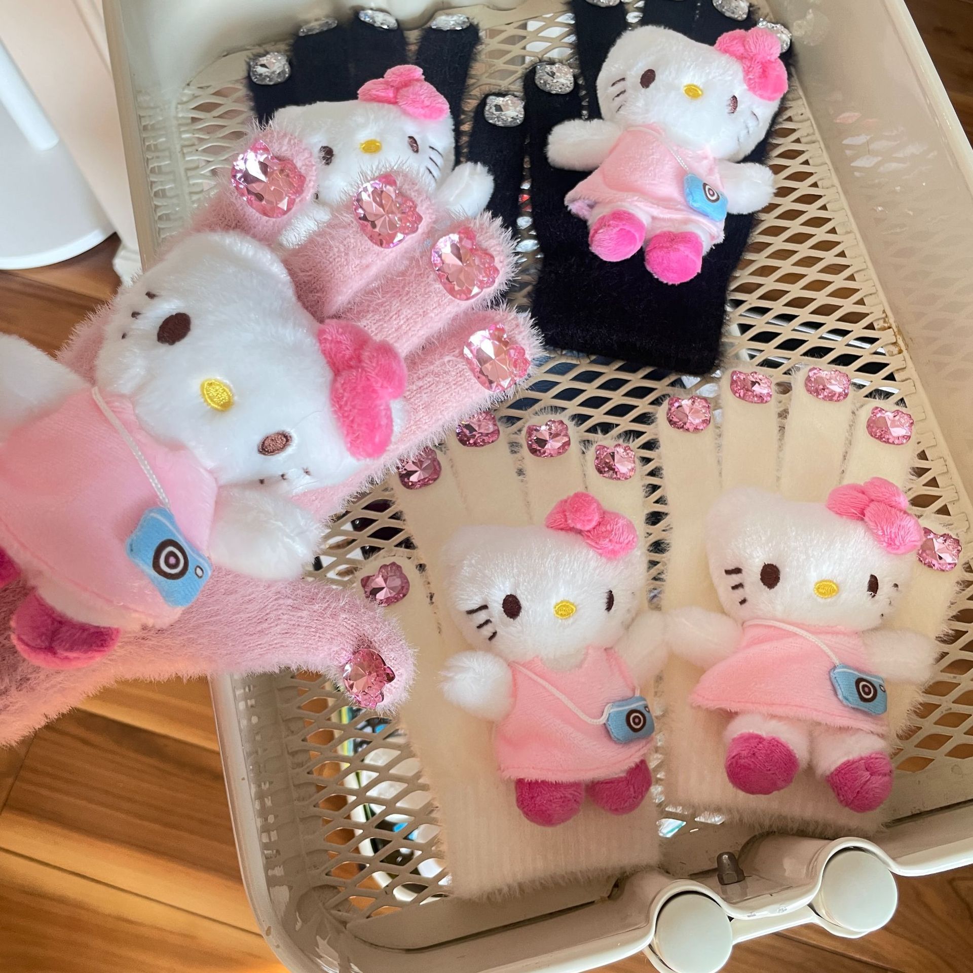 HelloKitty water diamond cute plush gloves for autumn and winter, Kitty Cat doll, warm knitted five-fingered gloves for girls pic 21