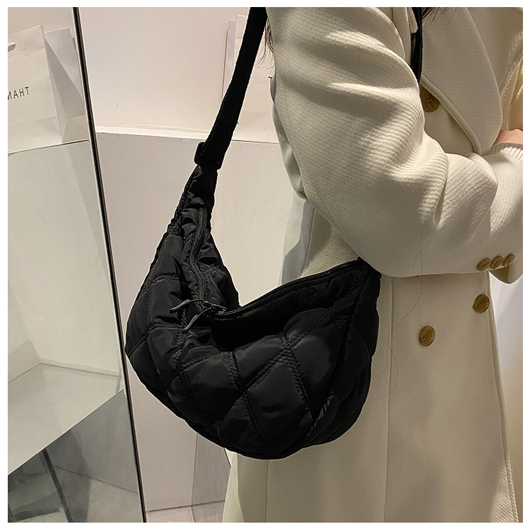 The new, trendy and fashionable single-shoulder crossbody bag with diamond-patterned embroidery thread for women in 2021, the popular dumpling bag pic 44