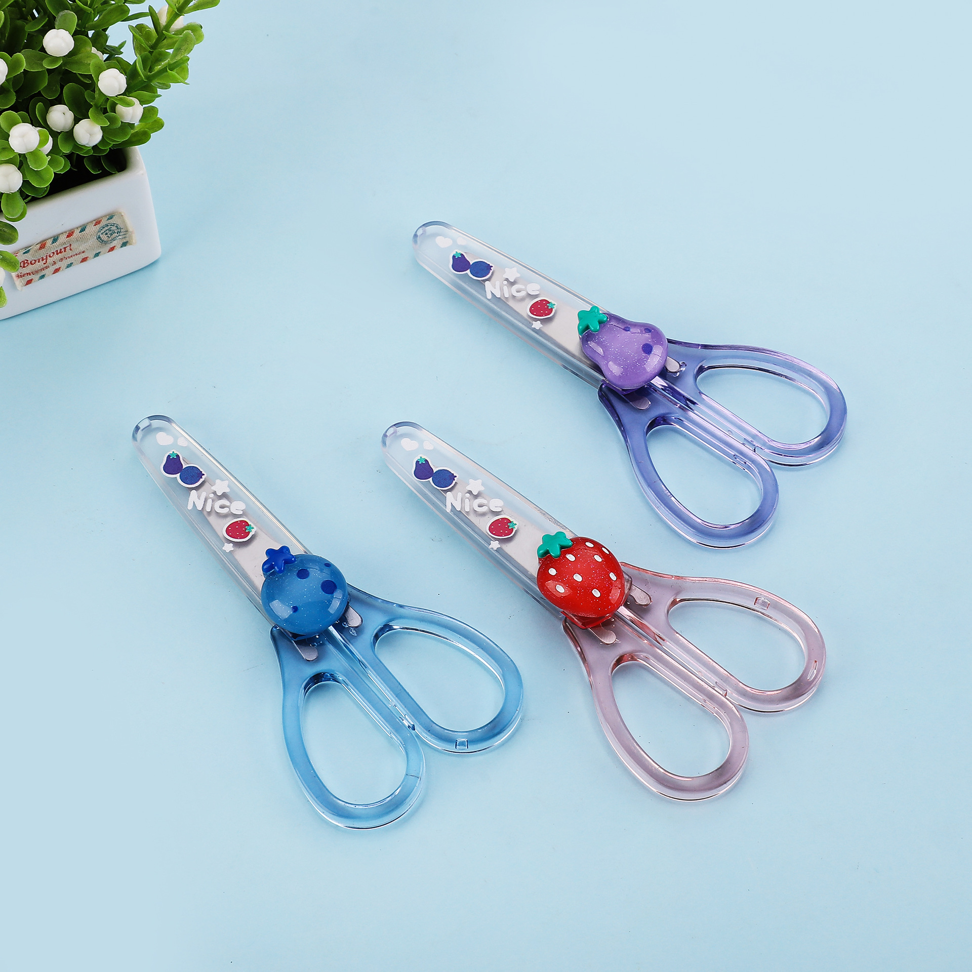 Pioneer 1517 Transparent handle cartoon Scissors, student safety scissors with sheath, manual operation scissors pic 10