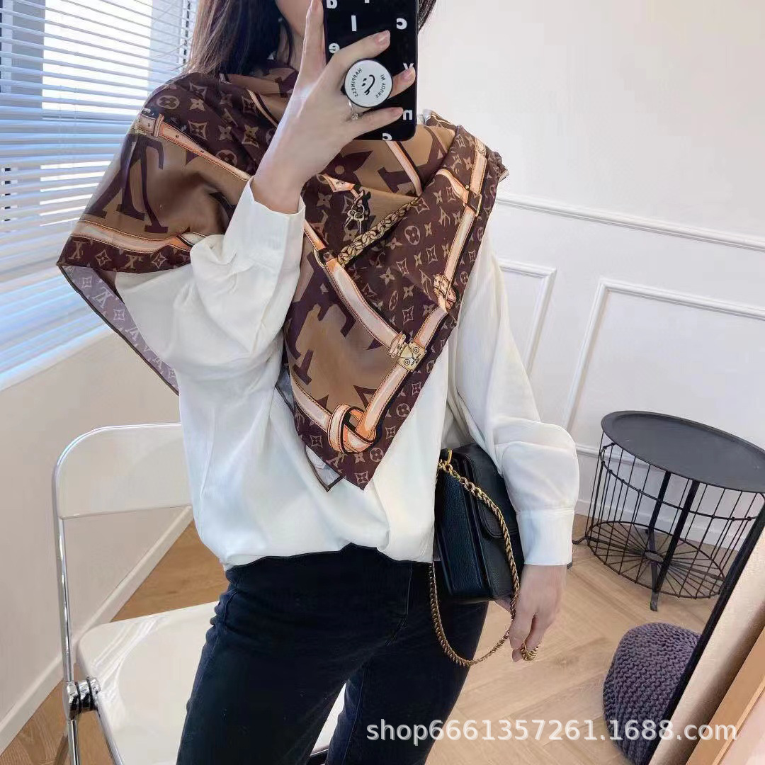 跨境欧美时尚丝巾高档优雅围巾轻奢丝绸印花字母印花海外热销大牌详情4