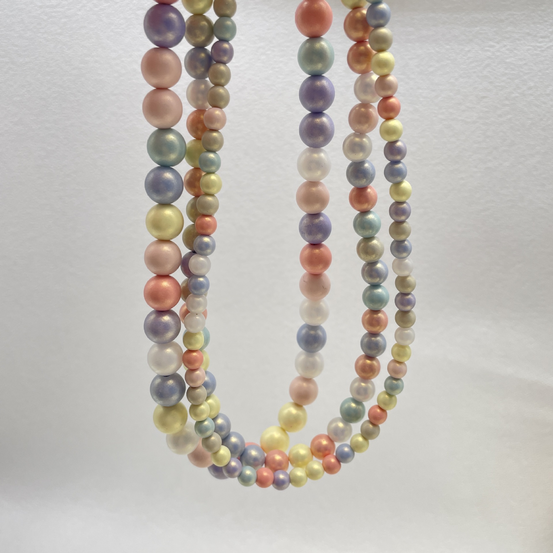 Colorful dopamine pearlescent beaded necklace, a unique design for women, candy color, sweet and high-end, vacation-style necklace pic 3
