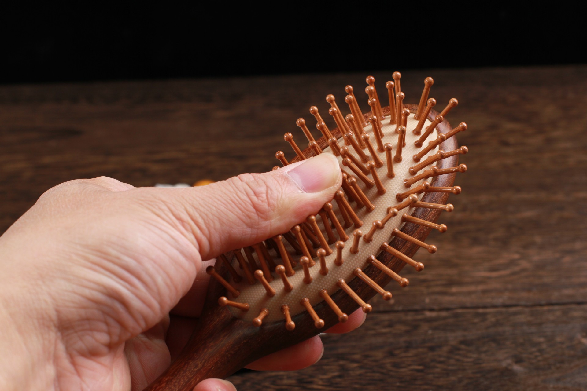 厂家金丝檀木气垫梳大号加厚圆柄头皮按摩顺发梳檀木气囊梳子批发详情14