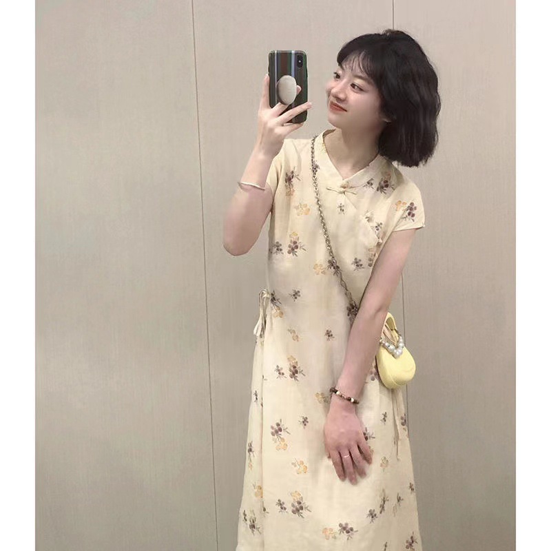 A new Chinese-style modified cheongsam dress for women in summer, featuring button-down floral prints. It is a mid-length dress for petite women with a cinched waist and a slimming look pic 3