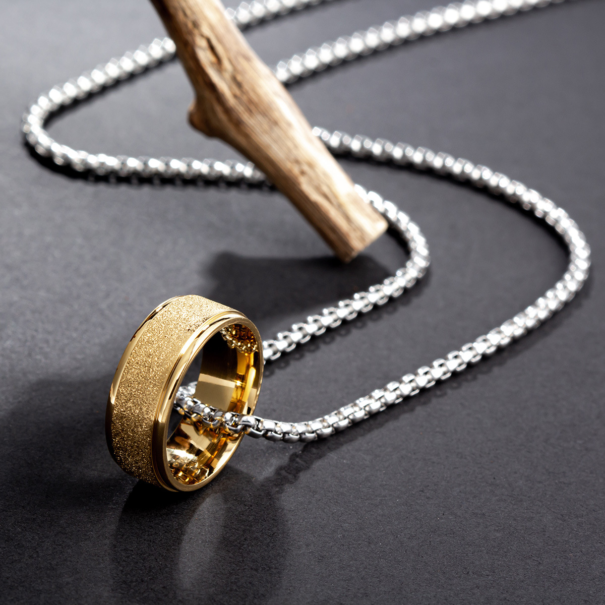 The 2024 Douyin bestseller 60mm pearl chain couple titanium steel necklace is a stylish, versatile and high-end sweater chain pic 5