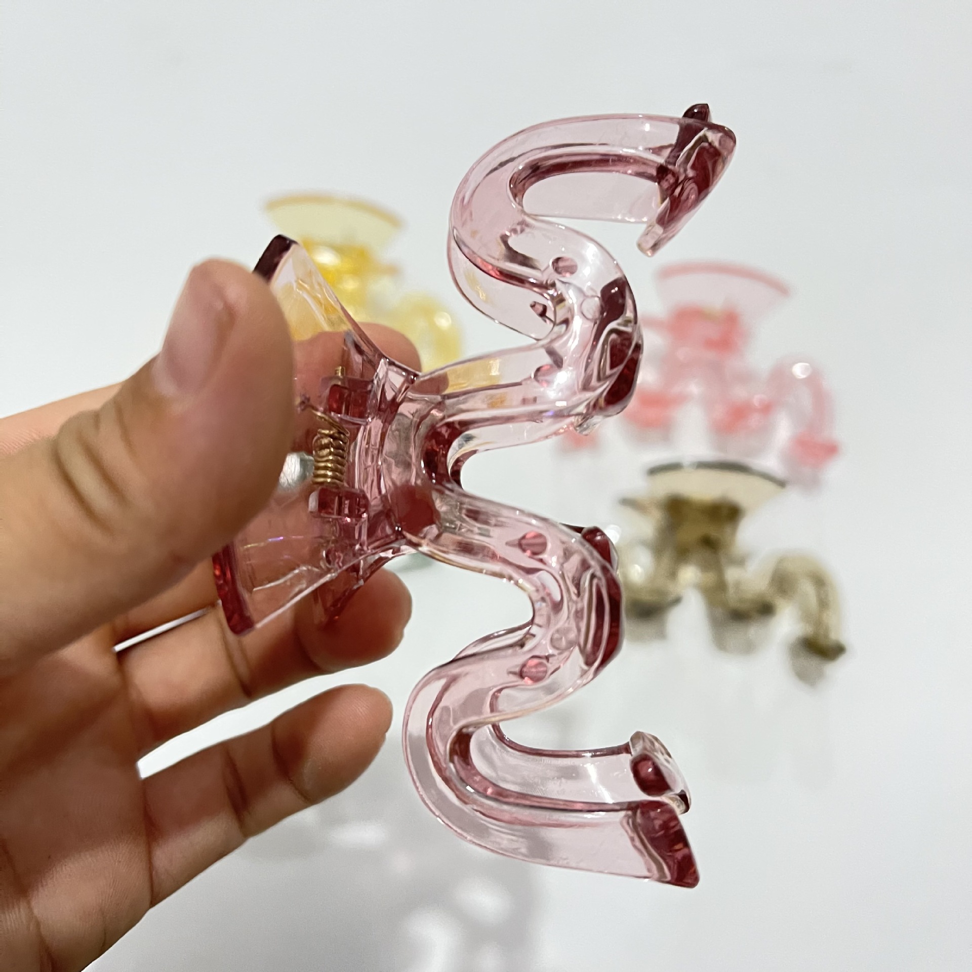 【 Zone 1-7 】M Crystal Gripper 12/ pack, Crystal plastic transparent Gripper, gripper, fashionable and trendy gripper, hair gripper 1 yuan supply, Korean version gripper 2 yuan supply pic 4