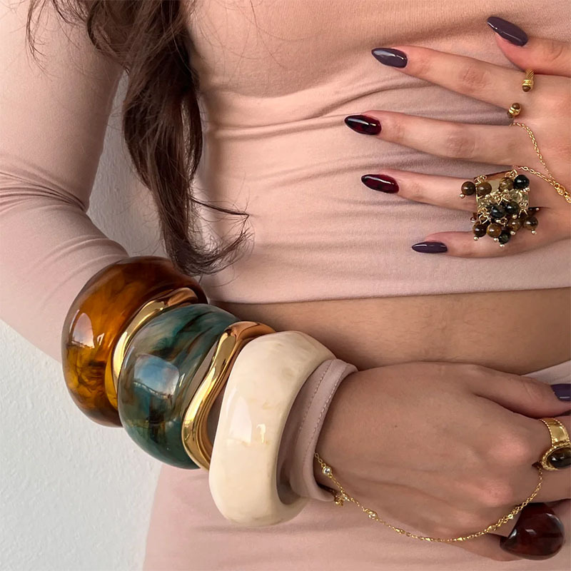 欧美时尚夸张小众复古文艺不规则亚克力水墨晕染宽版高级感手镯女详情2