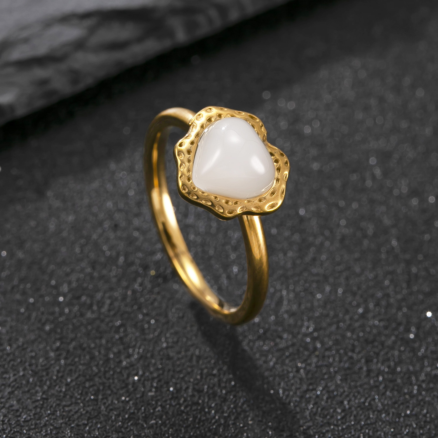 跨境不锈钢饰品焊牌不规则爱心镶天然石情侣对戒设计感钛钢戒指厂详情13