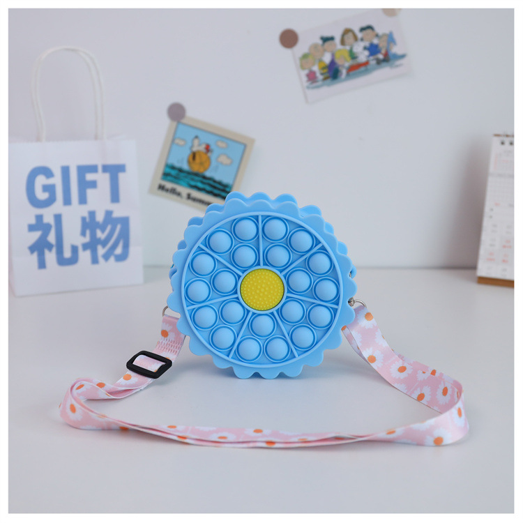 硅胶包2023新款指压儿童玩具包花朵彩虹灭鼠先锋零钱包单肩斜挎包详情21