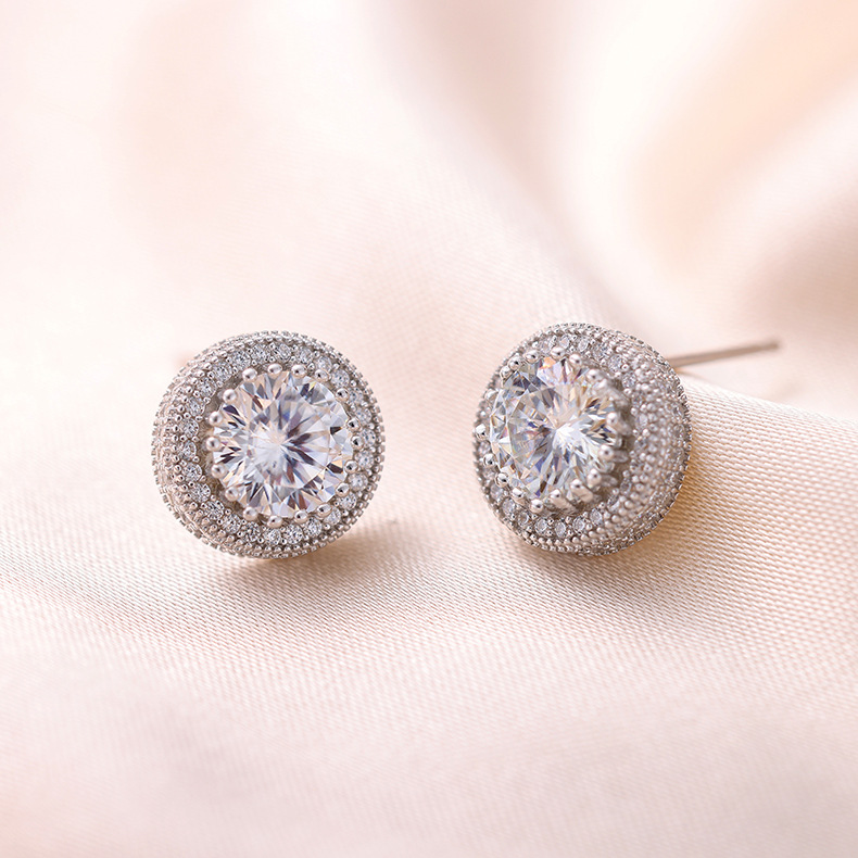 Zhuoheng Select 925 all-silver full-diamond one-carat Moissanite stud earrings, a simple and versatile European and American hip-hop style pic 4