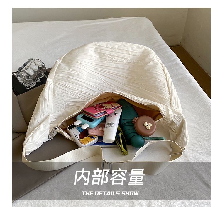 新品褶皱半月包简约时尚斜挎包大容量潮搭单肩包慵懒风都市休闲包详情6