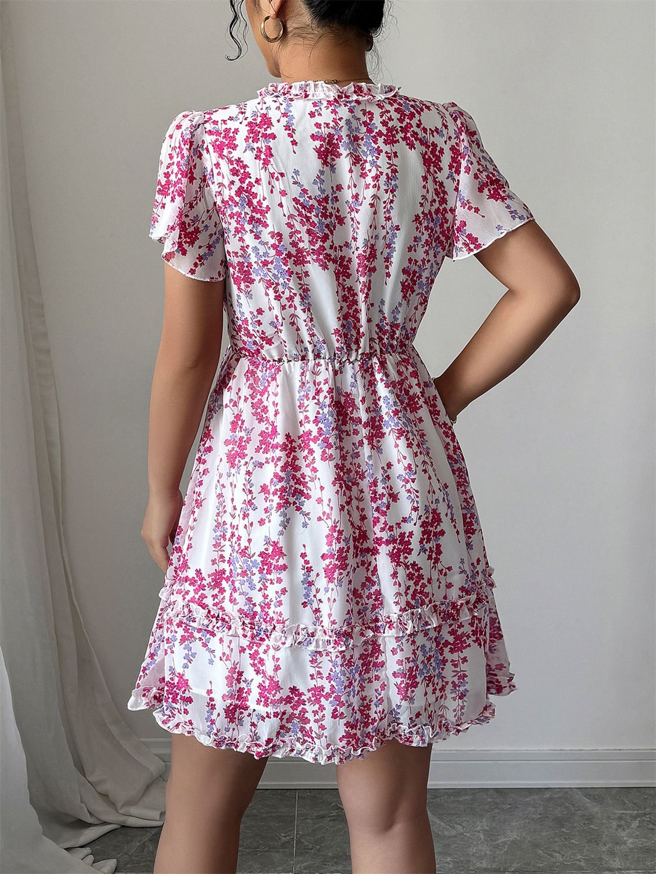 跨境 欧美高级简约深V碎花裙连衣裙女装2025春夏亚马逊外贸独立站详情14