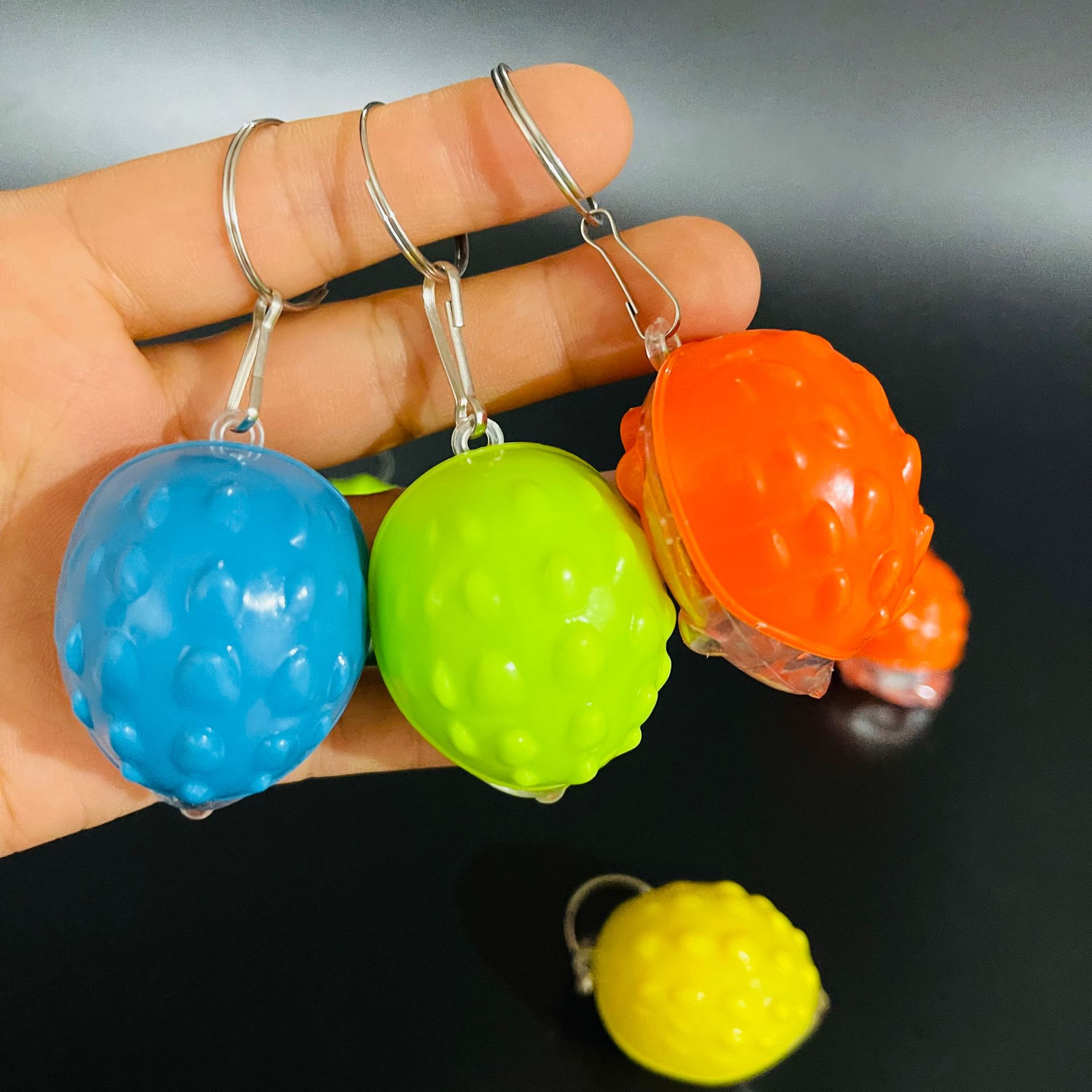 【 Zone 1-11 】 Hedgehog Keychain Light 12/ pack 2400/ piece 1 yuan store supply wholesale Luminous light keychain Light keyring light Street stall supply Colored luminous pendant light pic 3
