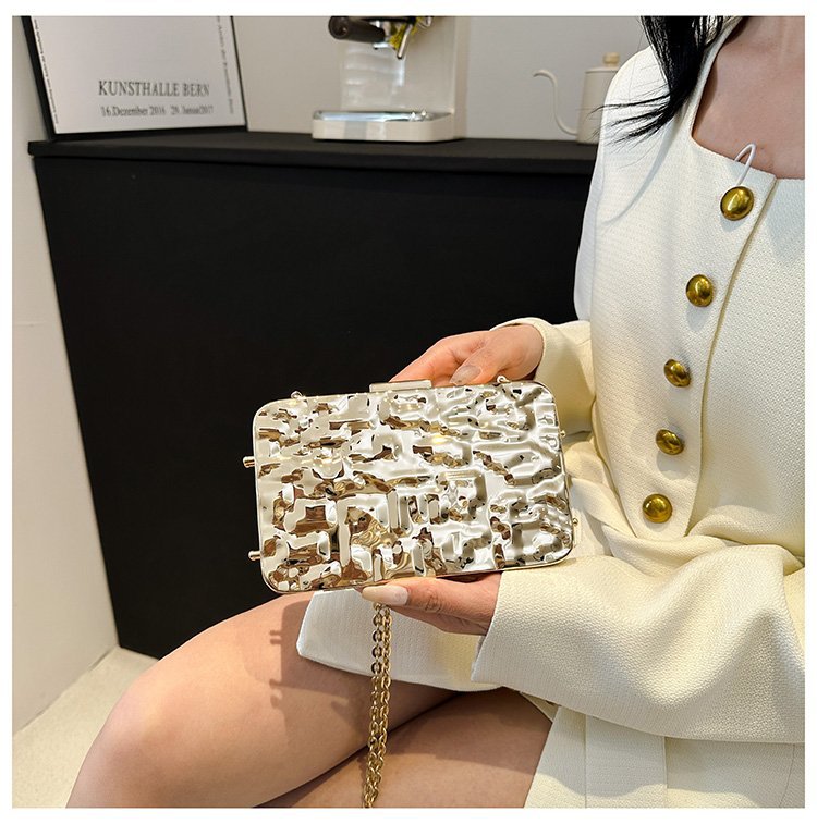 晚宴包金属2024夏季新款盒子女包链条单肩斜挎包褶皱跨镜女手机包详情124