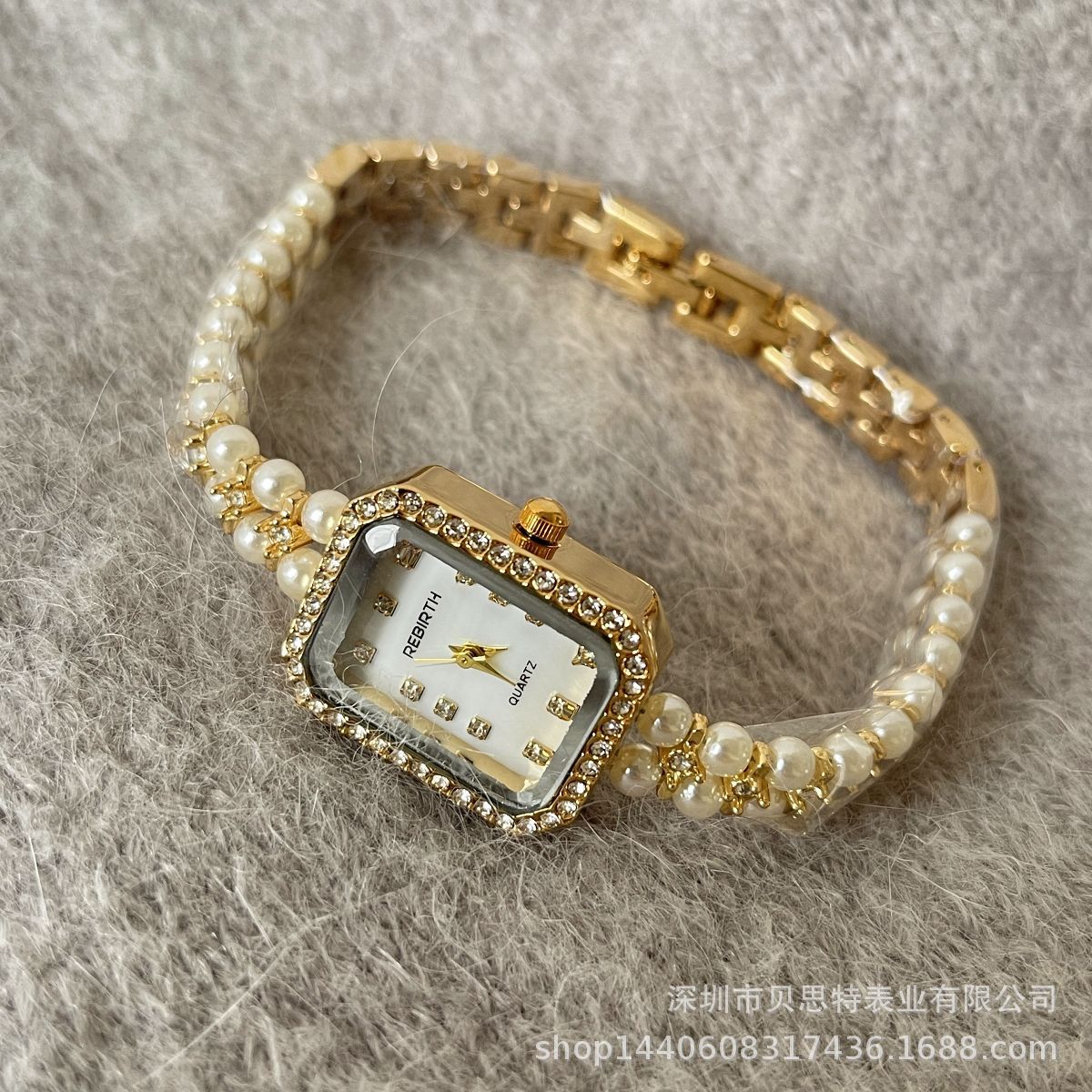 A popular and niche design item in foreign trade, a golden mid-style bracelet watch for women, is light luxury and retro. One-piece consignment service pic 4