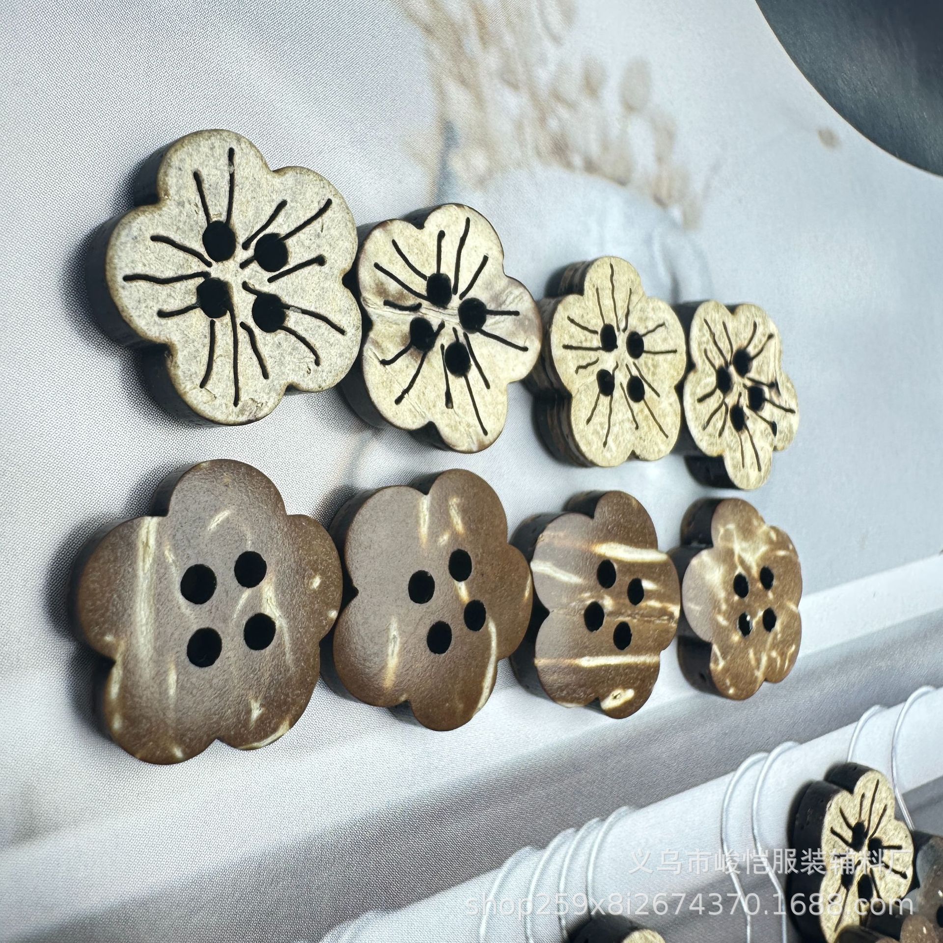 Wholesale of natural coconut laser buttons, plum blossom four-hole buttons, single shoes, boots, decorative knitted sweaters, cardigan buttons pic 10