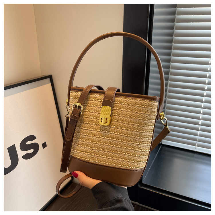 时尚手提编织包包女2023新款高级质感草编包单肩斜挎包休闲水桶包详情29