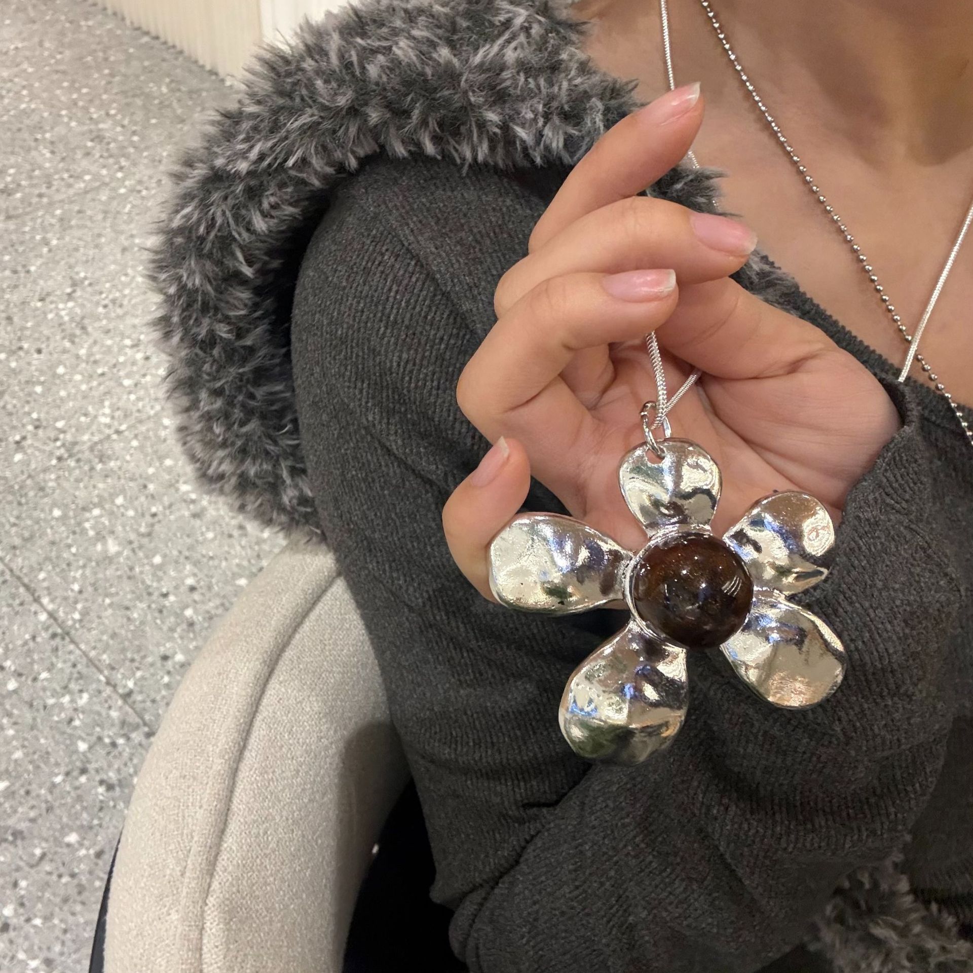 跨境专供亚马逊钛钢项链长款钱袋项链花朵仿古时尚百搭毛衣链项链详情7