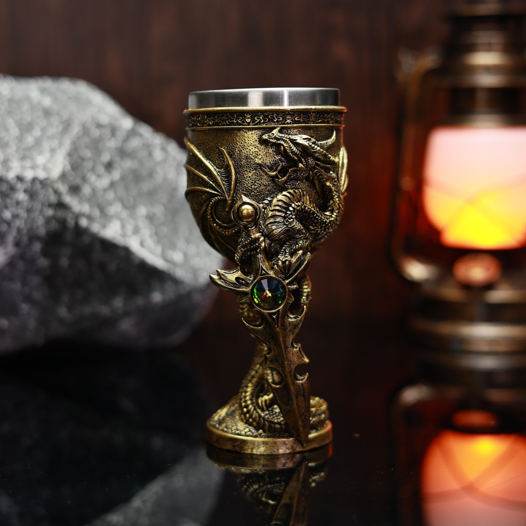 Niche high-appearation-level red wine glasses, European retro wine glasses, 3D dragon statue cocktail glasses pic 10