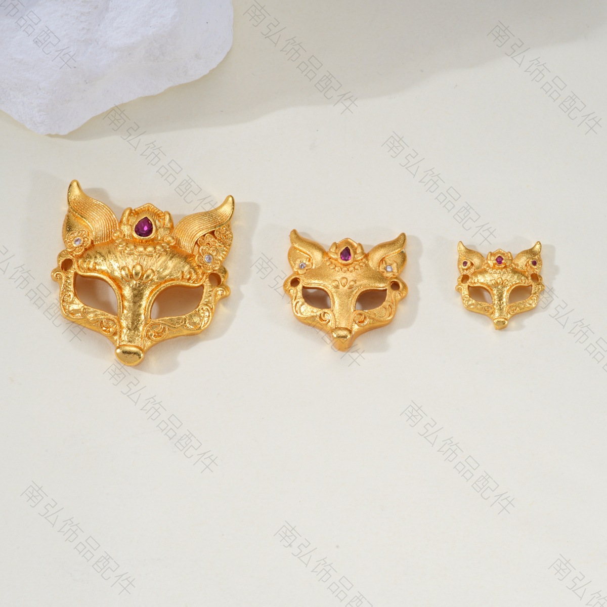 Sand gold diamond-encrusted fox mask pendant, hollowed-out LAN Yan fox necklace bracelet pendant accessory, diy handcrafted accessory pic 13