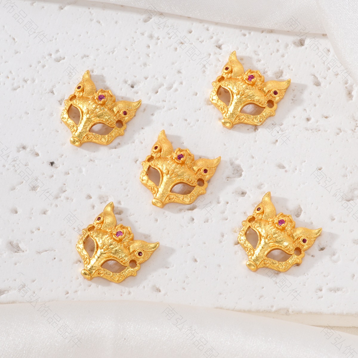 Sand gold diamond-encrusted fox mask pendant, hollowed-out LAN Yan fox necklace bracelet pendant accessory, diy handcrafted accessory pic 7