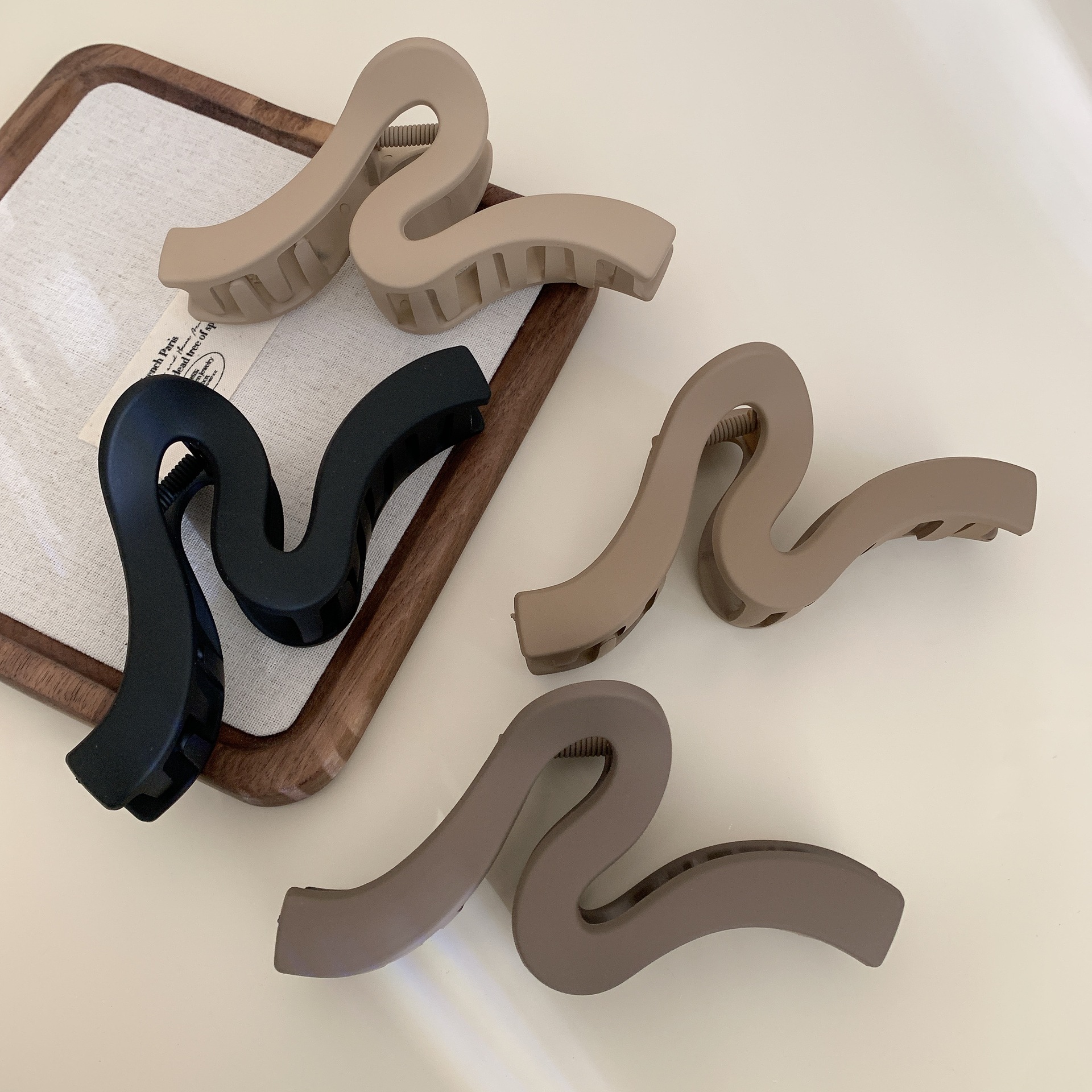 全新韩版简约几何设计塑料发夹子 鲨鱼夹子盘发抓夹 复古头饰新款发抓夹子时尚发夹详情8