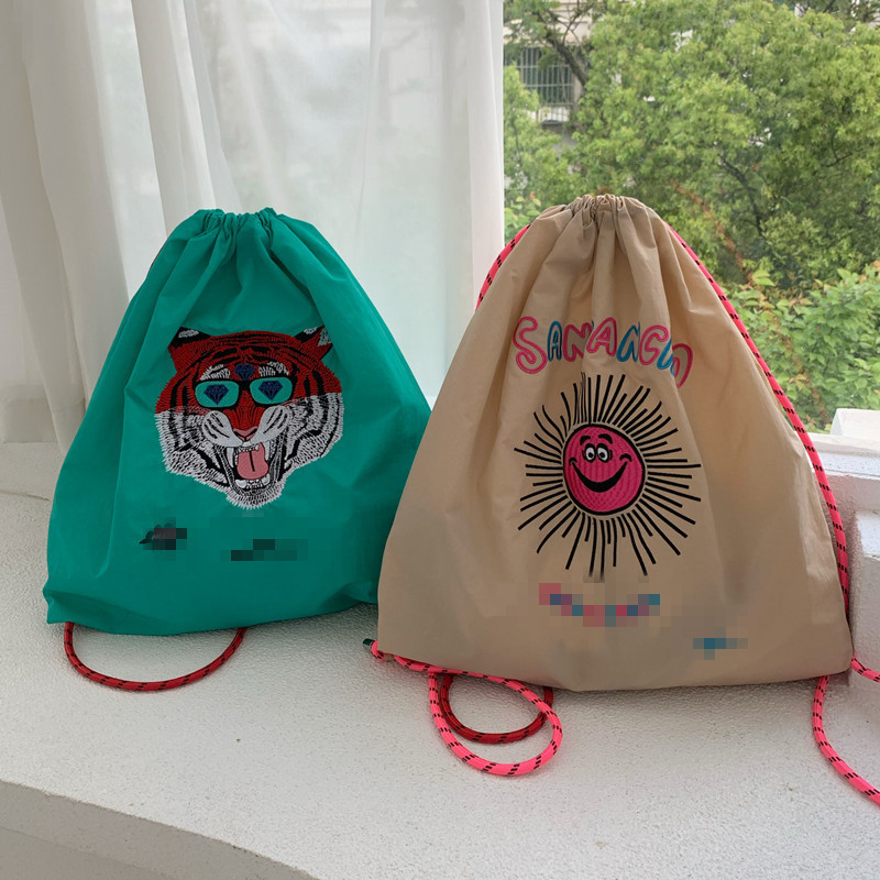 Estilo japonés moda mochila linda dibujos animados eco-friendly extractor cordón bordado de gran capacidad casual bolsa de estudiante tendencia de la calle pic 2