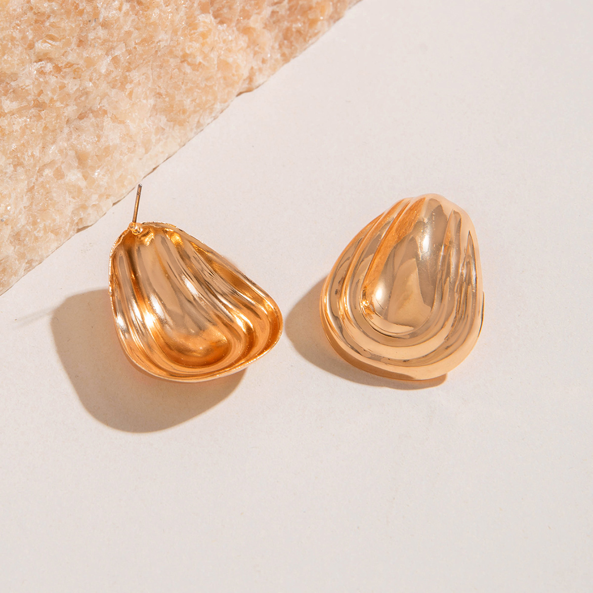 欧美跨境金色八字麻花大水滴铁质耳环设计感几何方形扭纹耳坠耳饰详情12