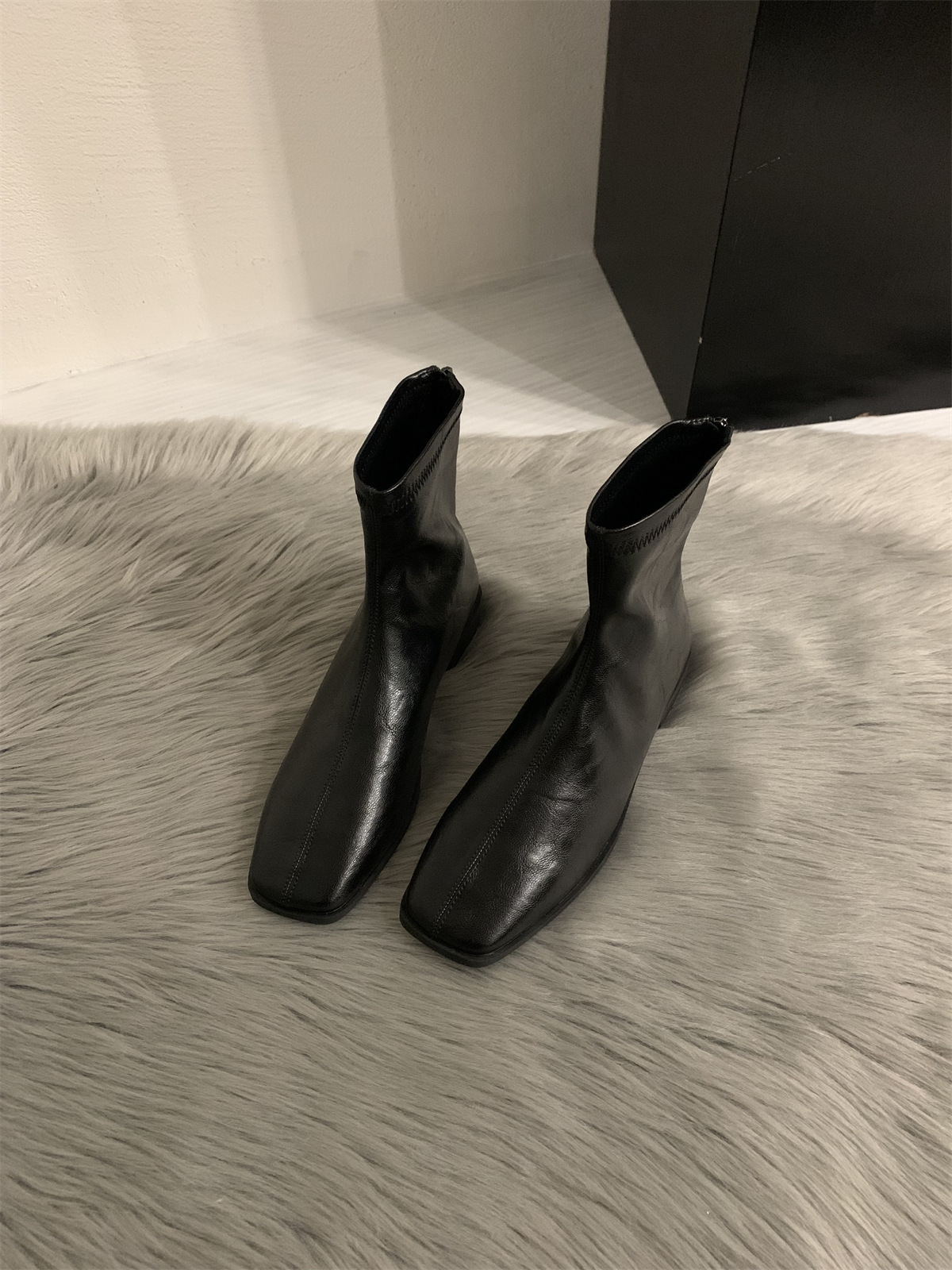 2024秋冬季新款极简软皮方头百搭低跟马丁靴女后拉链平底瘦瘦短靴详情9