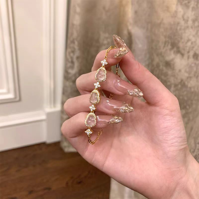 The new Chinese-style clear and transparent gourd-shaped zircon bracelet is a niche, light luxury, and delicate, fashionable, and versatile accessory for women pic 4