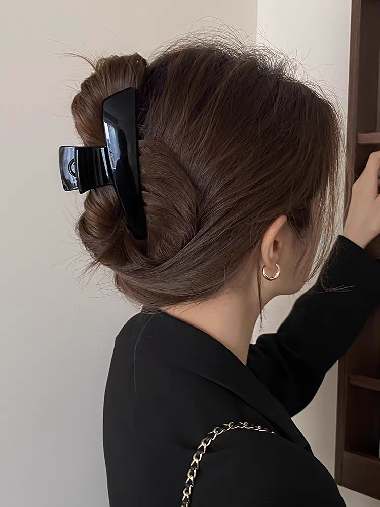 2025 Niche design Korean large hair clip for women, simple and versatile shark clip for the back of the head pic 4