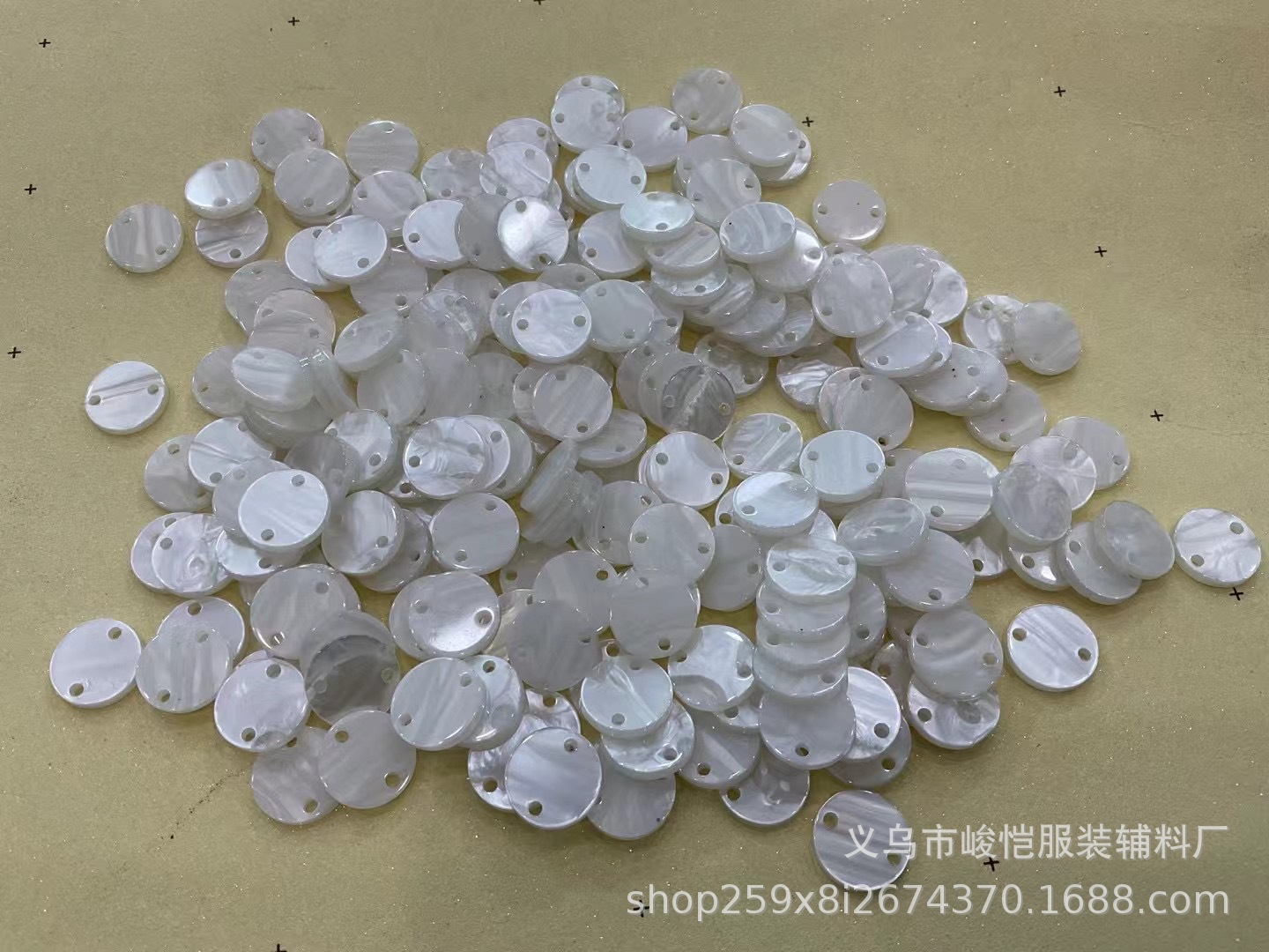 新品爆款仿贝树脂红色双孔服装辅料毛衣袜子针织衫上衣DIY装饰标详情11