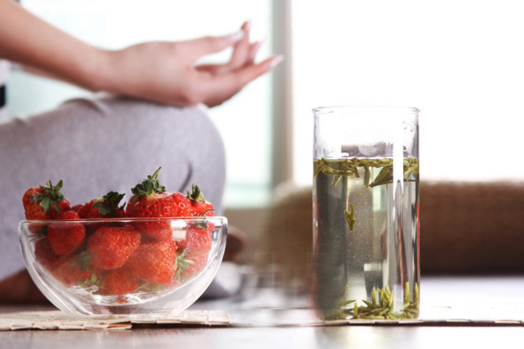 Wholesale high borosilicate glass simple cups, tea cups, transparent creative milk cups, straight cups, tea brewing cups, candlesticks pic 11