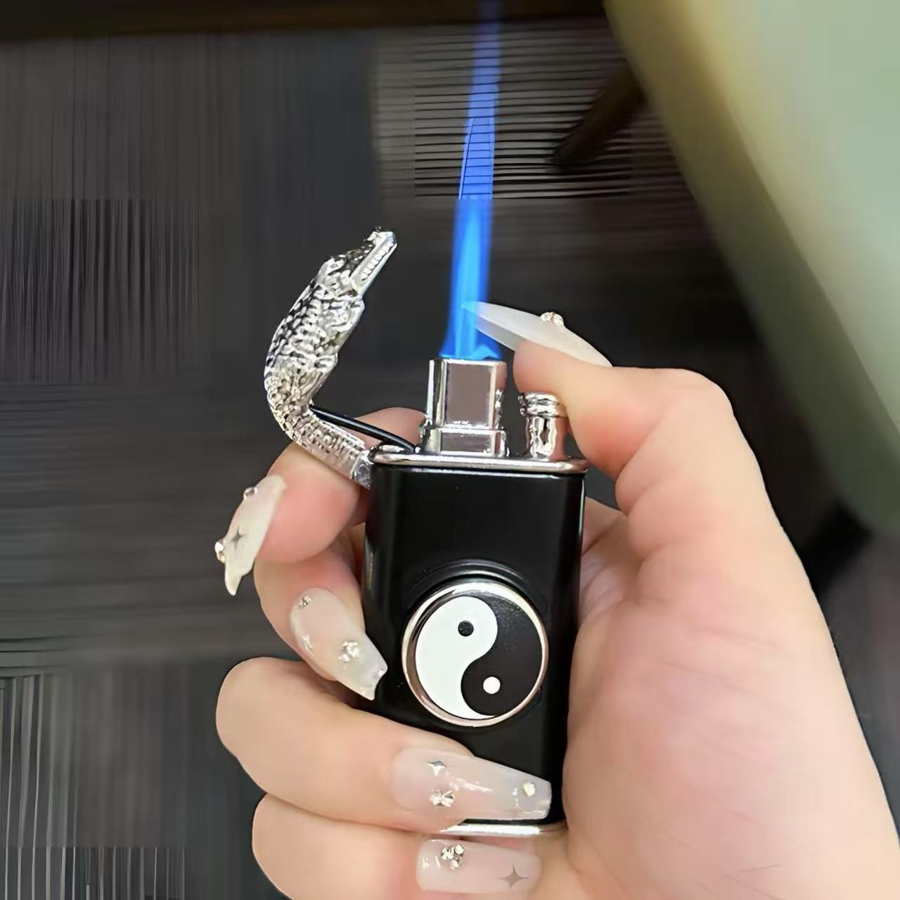 新款鳄鱼旋转打火机创意个性解压充气双火转换高颜值男友礼物陀螺详情10