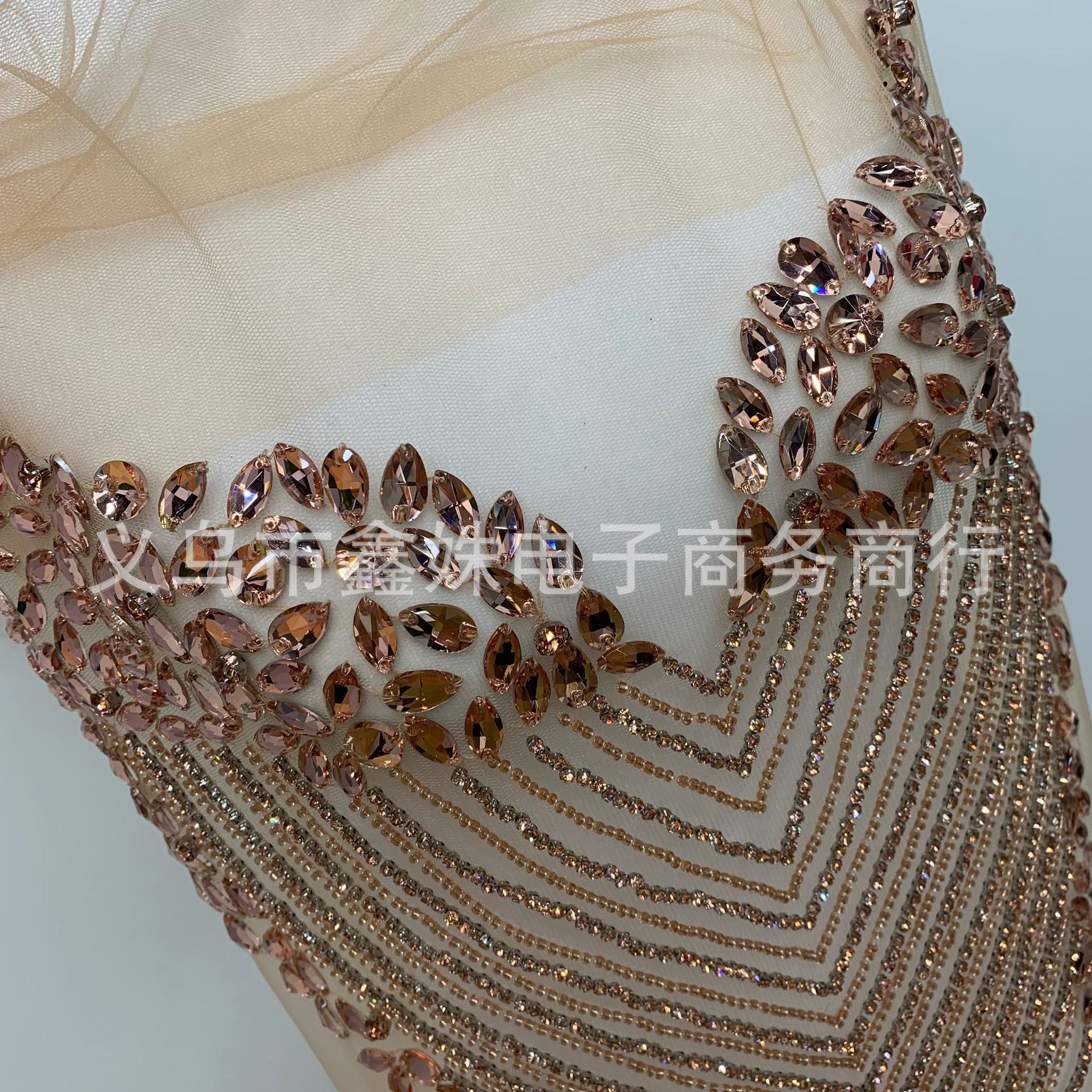 Green high-quality exquisite rhinestones are fashionable and sexy accessories for wedding dresses and evening gowns pic 2