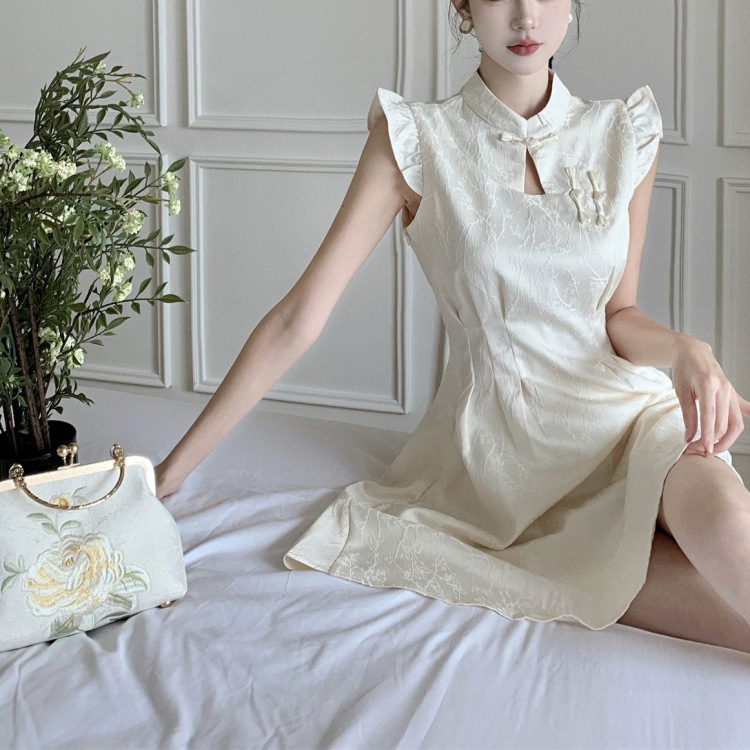 A new Chinese-style improved version of a high-end cheongsam dress and short skirt with a touch of elegance and charm pic 2