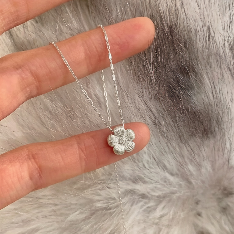 S925 sterling silver 3.1 brushed camellia necklace for women, light luxury, ins, niche and high-end style, small gold flower collarbone chain pic 3