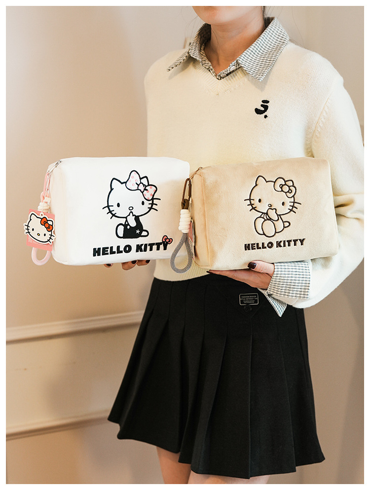 三丽鸥HelloKitty轻盈柔软化妆包可爱卡通大容量高级感立体收纳包详情16