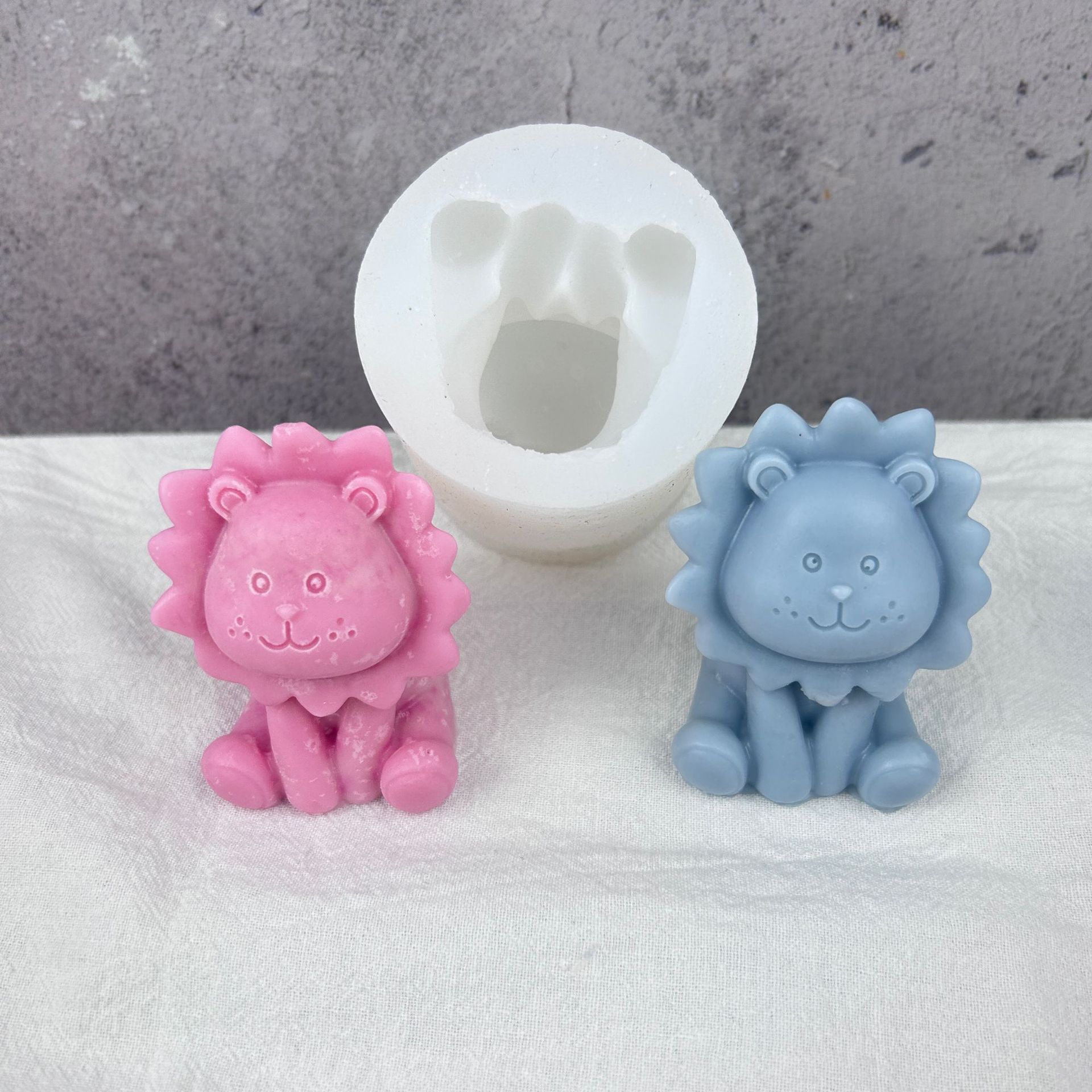 Three-dimensional lion candle silicone mold, diy aromatherapy candle gypsum diffuser stone display table decoration mold pic 3