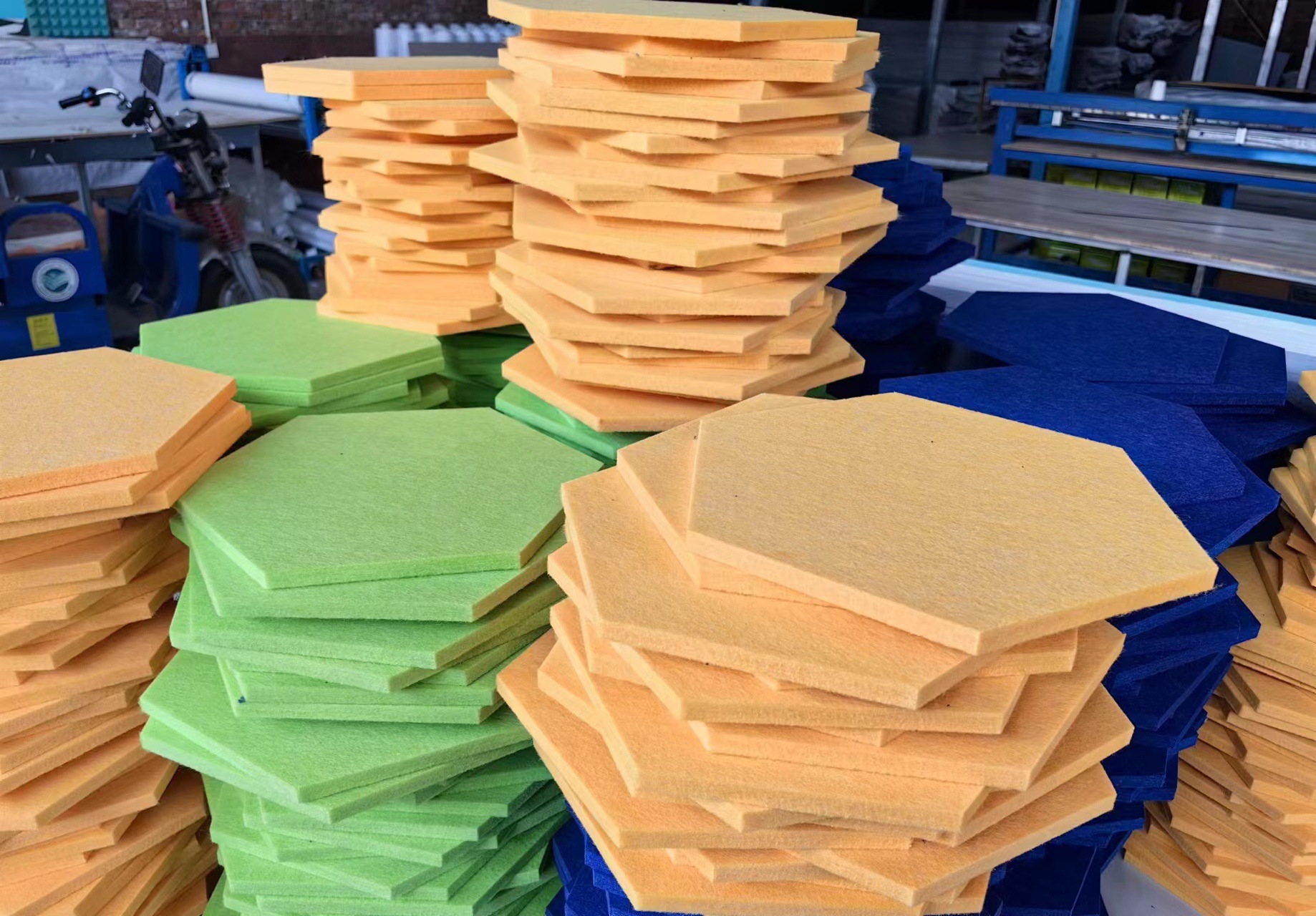 跨境六边形毛毡板自粘墙贴墙面装饰带背胶安装方便创意拼贴详情8